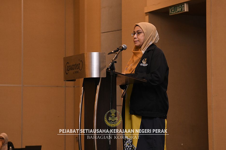 1. Cik Suriati binti Shahar menyampaikan ucapan sempena bengkel tersebut